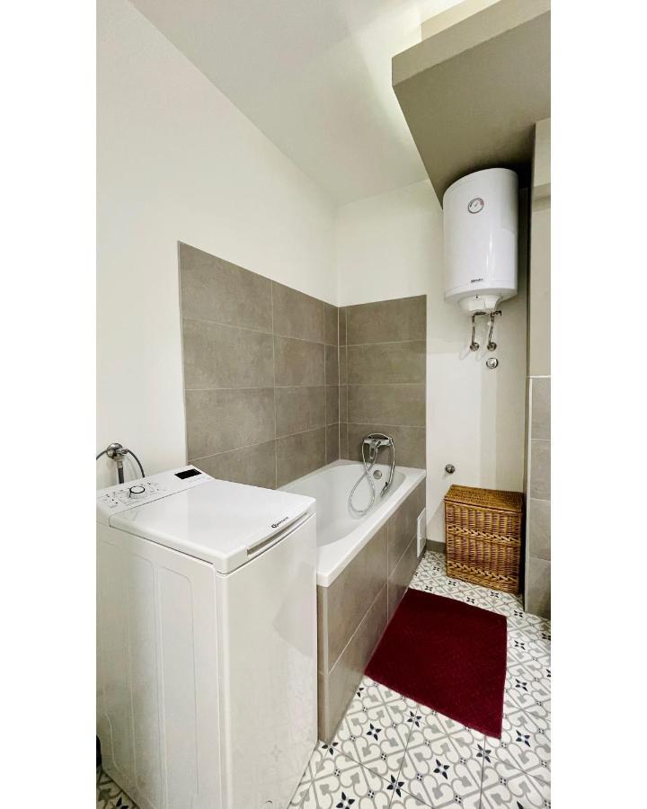 Apartman Jelena Apartment สเรมสกา มิโตรวิตซา ภายนอก รูปภาพ