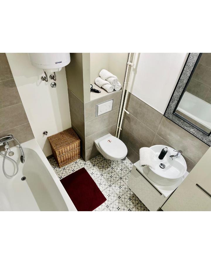 Apartman Jelena Apartment สเรมสกา มิโตรวิตซา ภายนอก รูปภาพ